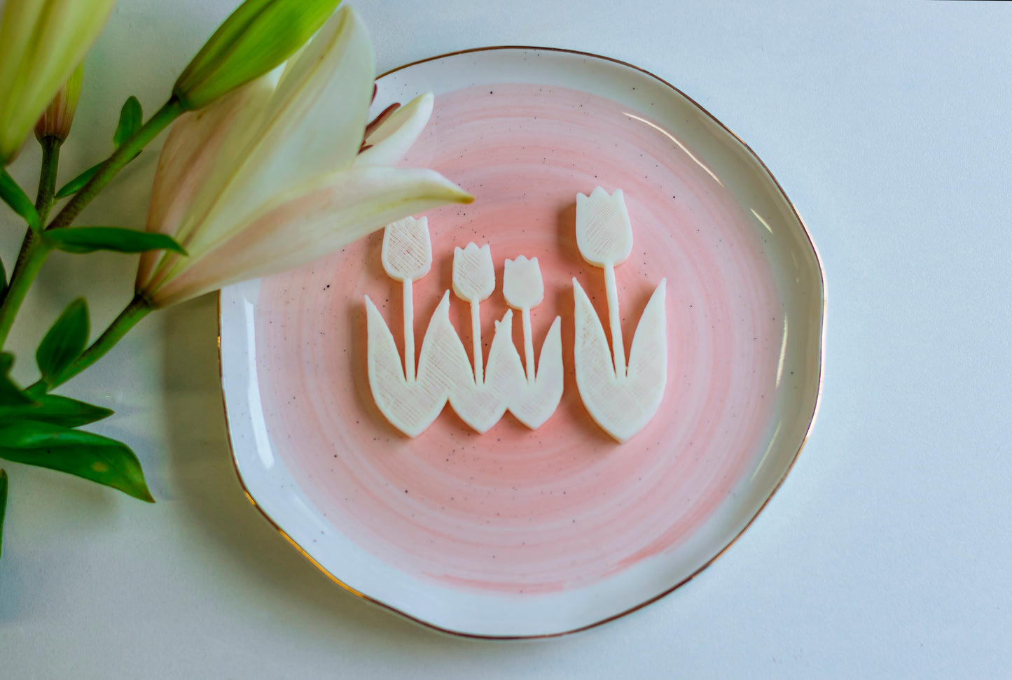 Elegant Tulip White Chocolate